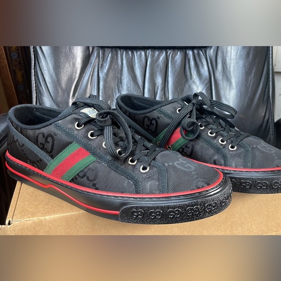 Designer Gucci Shoes. Size 10. Semi-used.. shoes were wears about three times - Picture 7 of 8